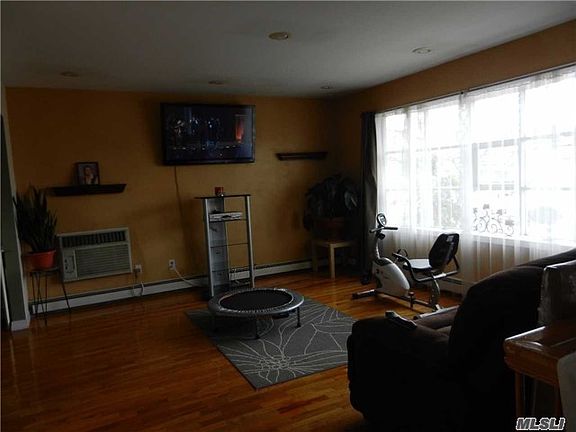 4th image of 210 Hunnewell Ave
