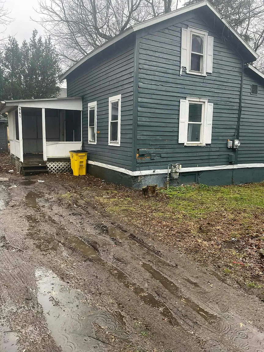 961 Oak St photo 1