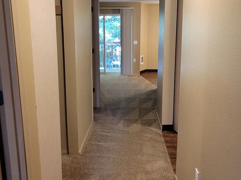 South Vista Apartments — Photo 29