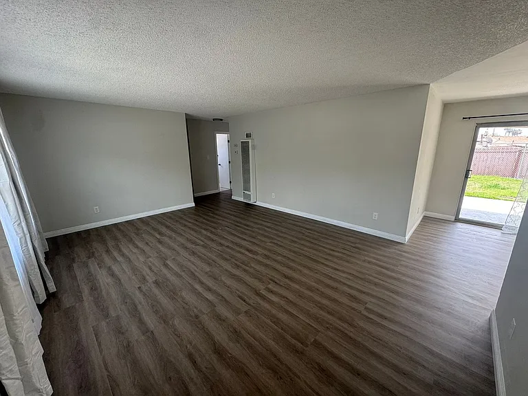 1071 Osage Dr — Photo 2