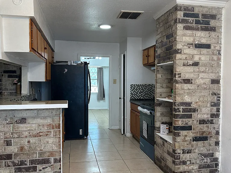 6718 Rowell Ct — Photo 4