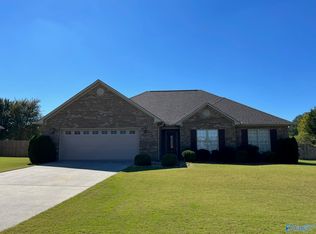 1308 Crown Pointe Dr NE, Hartselle, AL 35640