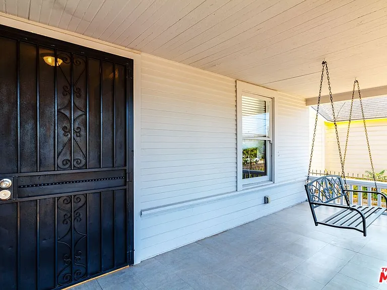 1228 Fedora St — Photo 3