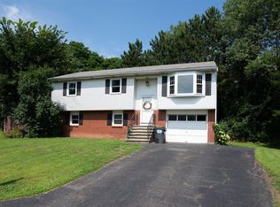 9 Faith Ln, Rensselaer, NY 12144