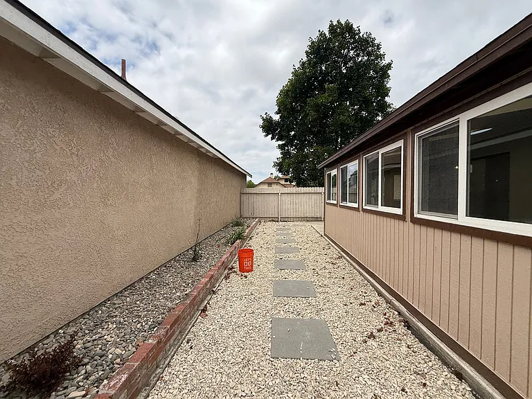 1422 Eagle Ct — Photo 58