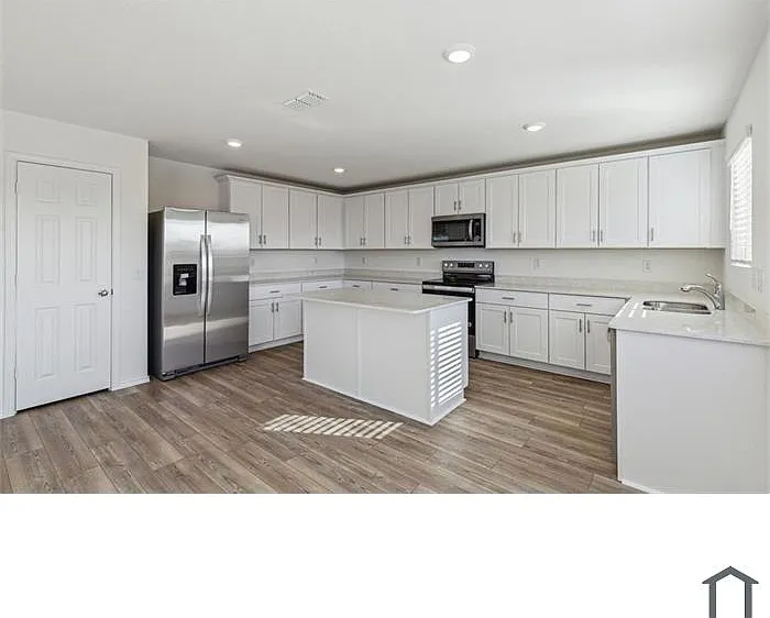 4 bed, 3006 sqft, $3,573 — Photo 4