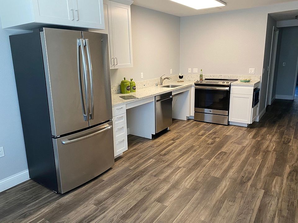 1st image of 128 Hill Dr #101