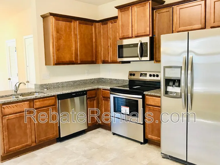 732 Servia Dr — Photo 3