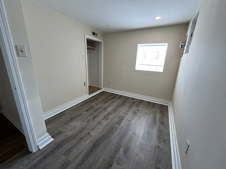 2337 N Sacramento Ave #CH — Photo 6