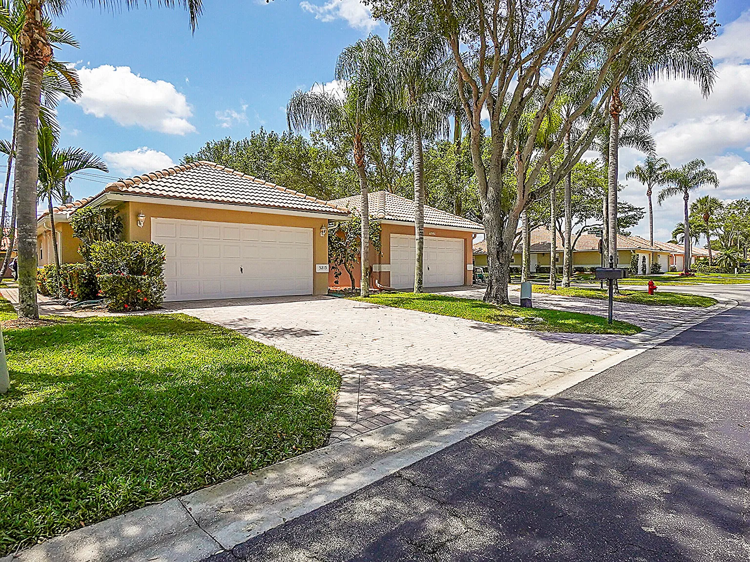 2 bed, 2.0 bath, 1394 sqft, $3,000 — Photo 1