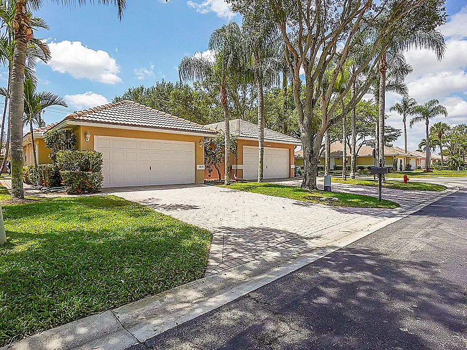 5215 Grande Palm Cir