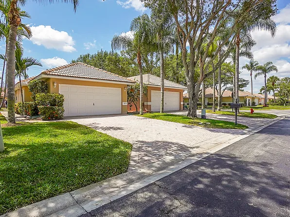 5215 Grande Palm Cir, Delray Beach, FL 33484