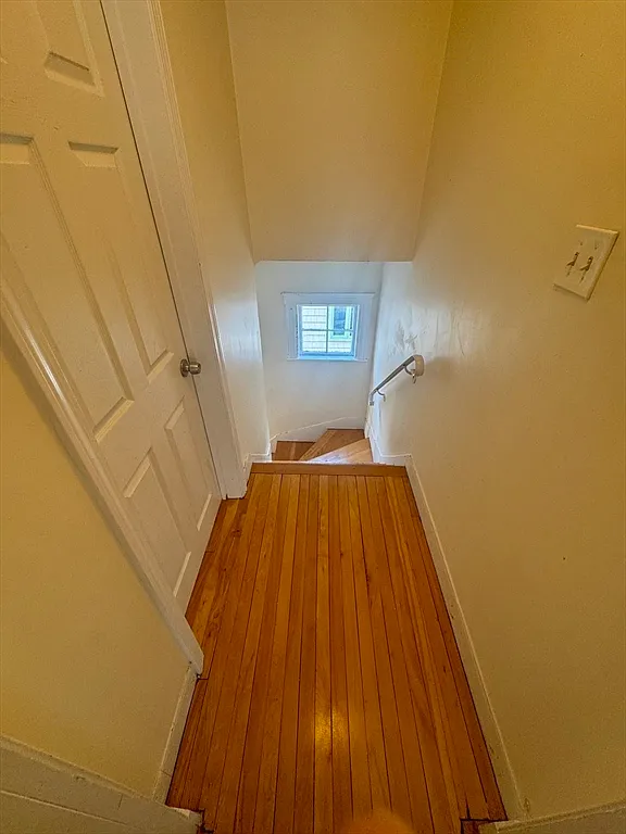 4 bed, 1.0 bath, 1300 sqft, $3,600 — Photo 2