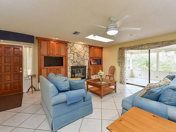 3rd image of 220 Whispering Oaks Ct