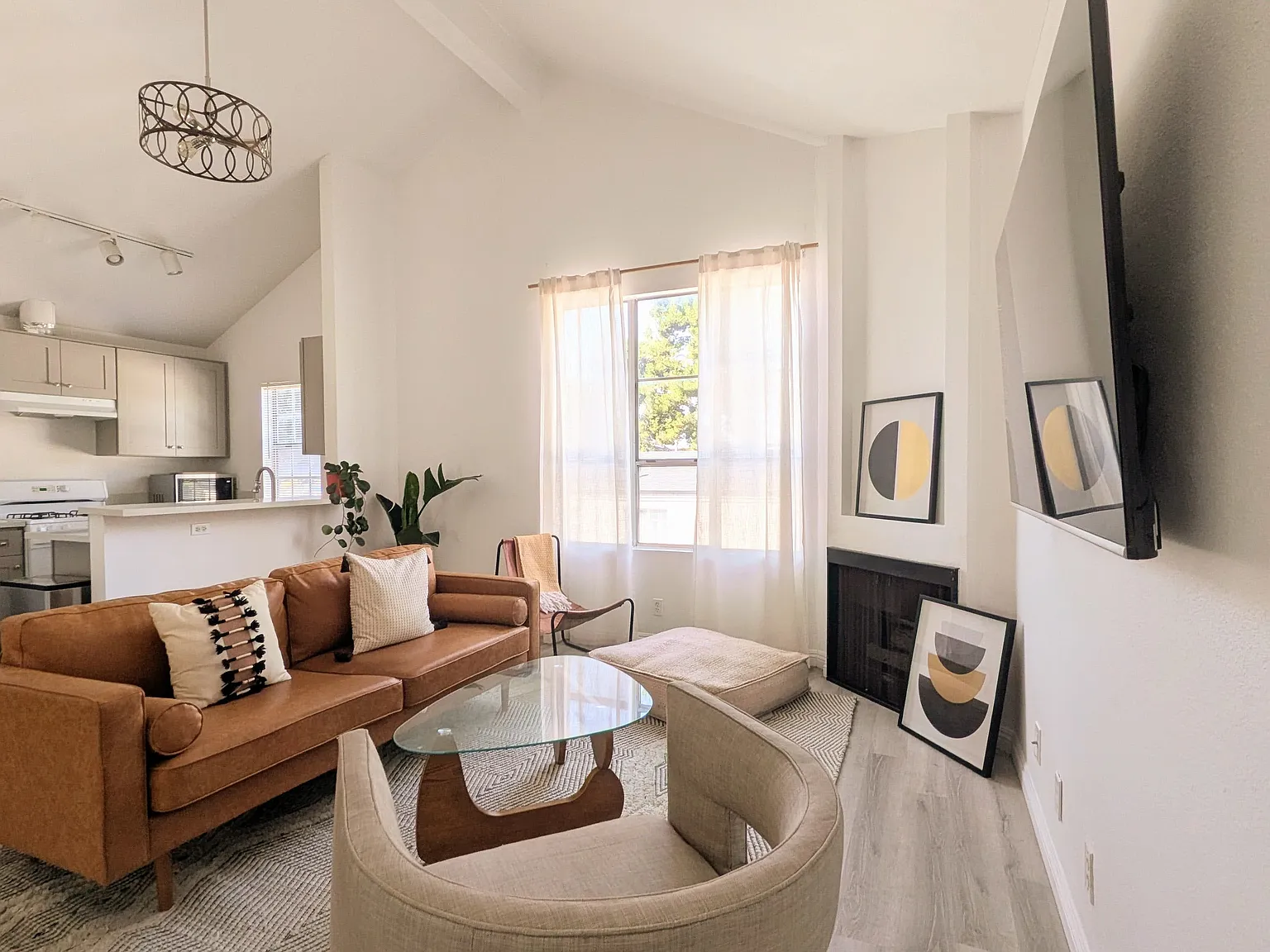 2452 S Centinela Ave — Photo 2