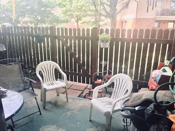 5th image of 223 Washington Sq APT A