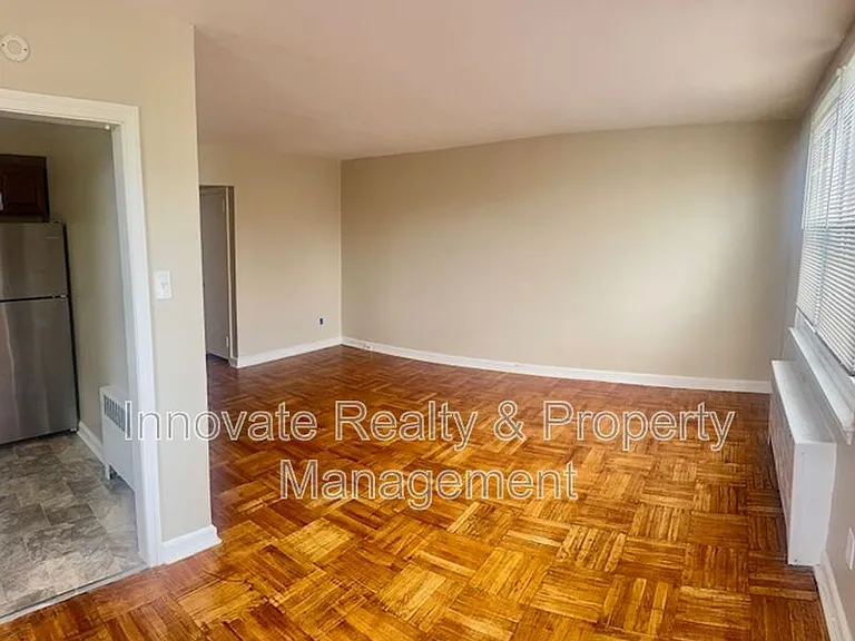 910 E Sharpnack St #2 — Photo 3