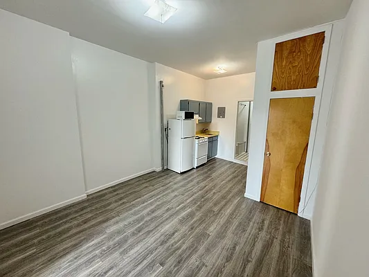 Rented by GreenVill Real Estate LLC | media 9