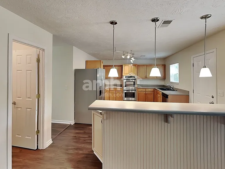2651 Sutherland Dr — Photo 4