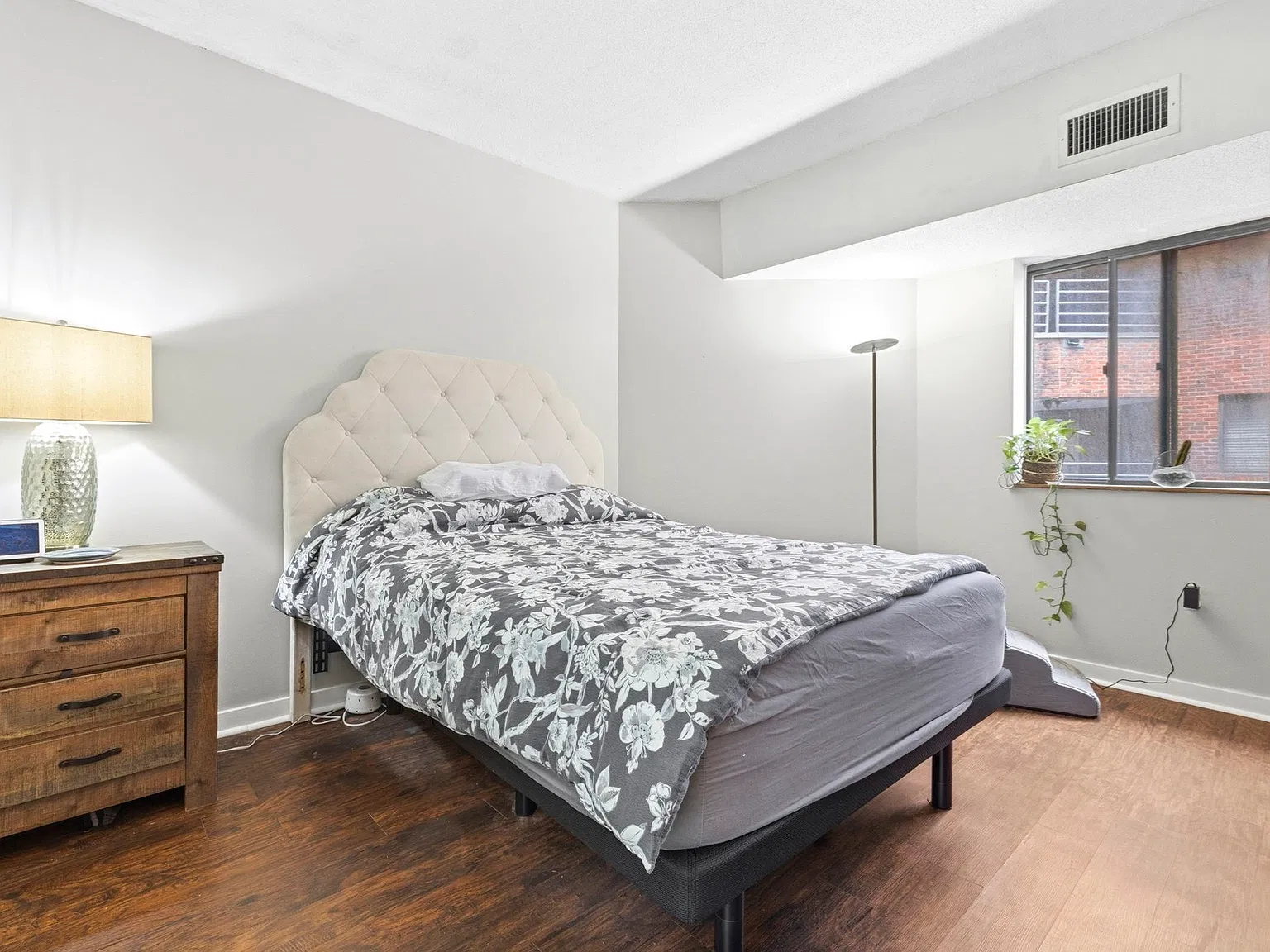 2 bed, 2.0 bath, 997 sqft, $2,950 — Photo 3