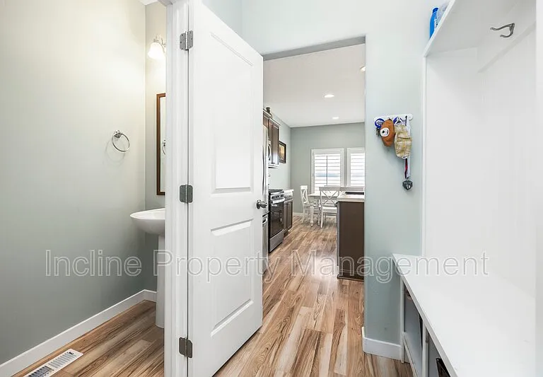 4438 E Hurstbourne Dr — Photo 8