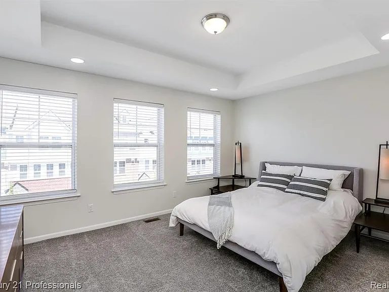67 Kalter Dr — Photo 14
