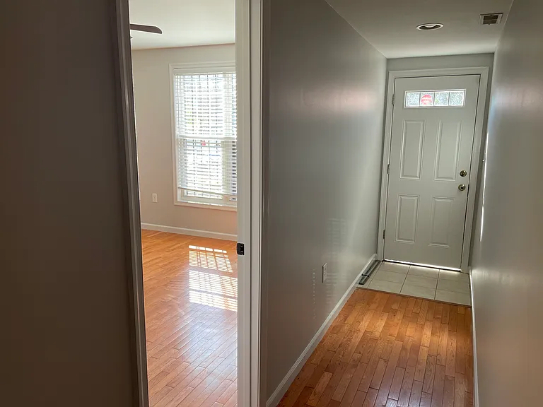 1952 3rd St NE #201 — Photo 8