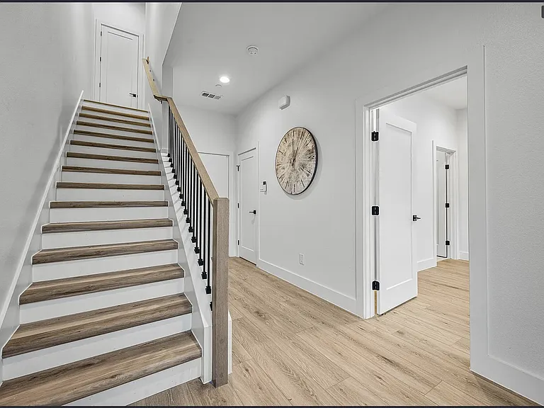 2203 Hondo Ave #203 — Photo 14