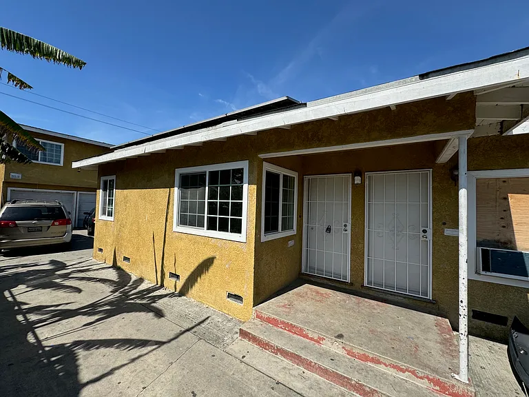 3310 Burton Ave #C — Photo 2