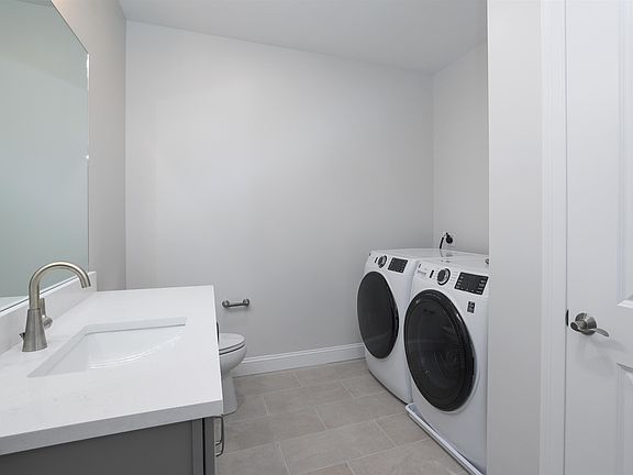 3rd image of 74 Rockingham Rd #104