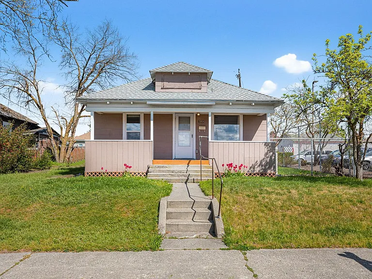 709 E Kiernan Ave — Photo 20