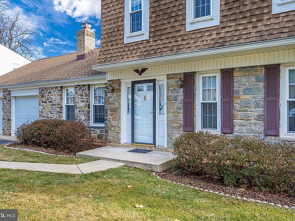 2nd image of 16705 Baederwood Ln