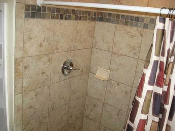 3rd image of 420 S Urania Ave