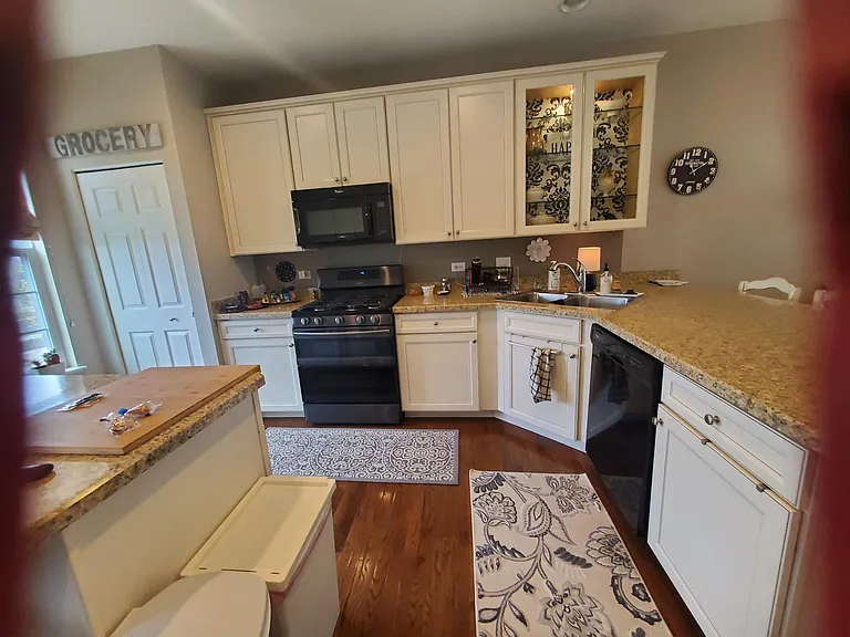 95 Valencia Pkwy — Photo 31