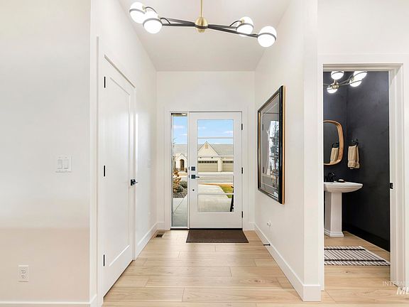 4th image of 3140 Moonrise Rd