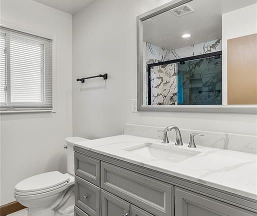 4th image of 925 Rogers Ln