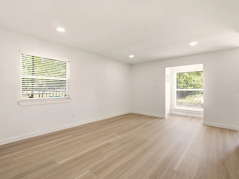 908 Isbell Rd #B — Photo 11