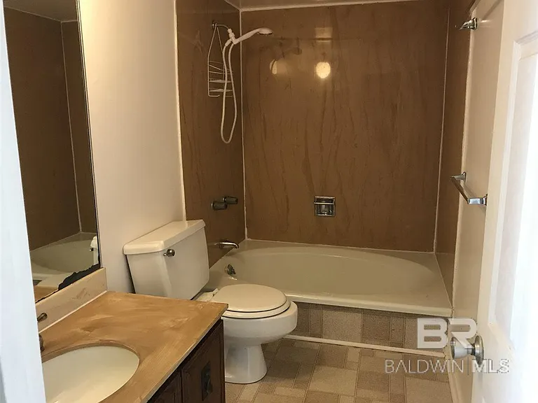 1050 Seacliff Dr N #1050 — Photo 9