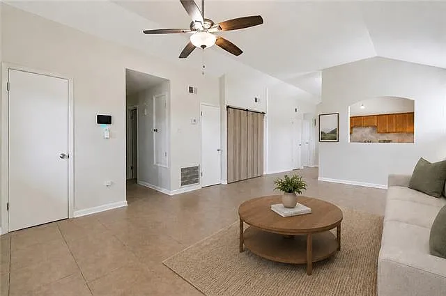 3 bed, 2.0 bath, 1350 sqft, $1,650 — Photo 4