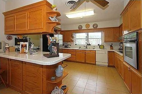 3rd image of 4820 Orduna Dr