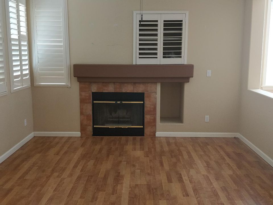1st image of 204 White Oak Ct