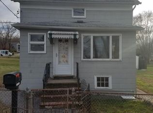 61 Canonicus St, Tiverton, RI 02878