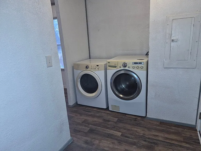209 S Avenue B #18 — Photo 7