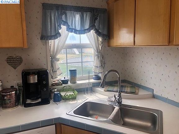 4th image of 8337 W Yellowstone Ave