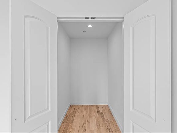 4th image of 2481 Ocean Ave APT 6A