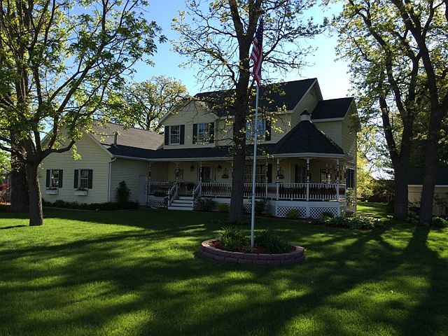 1st image of 919 Clover Ln SE