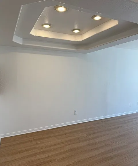 Canoga Luxury Apartments — Photo 20
