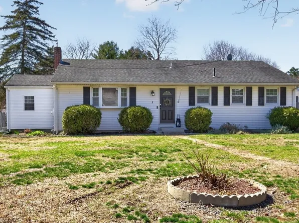 1 Carmen Park Dr, Middleboro, MA 02346