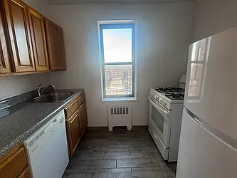 139-21 85 Drive