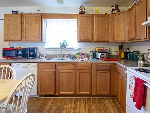 5th image of 501 Iris Cir